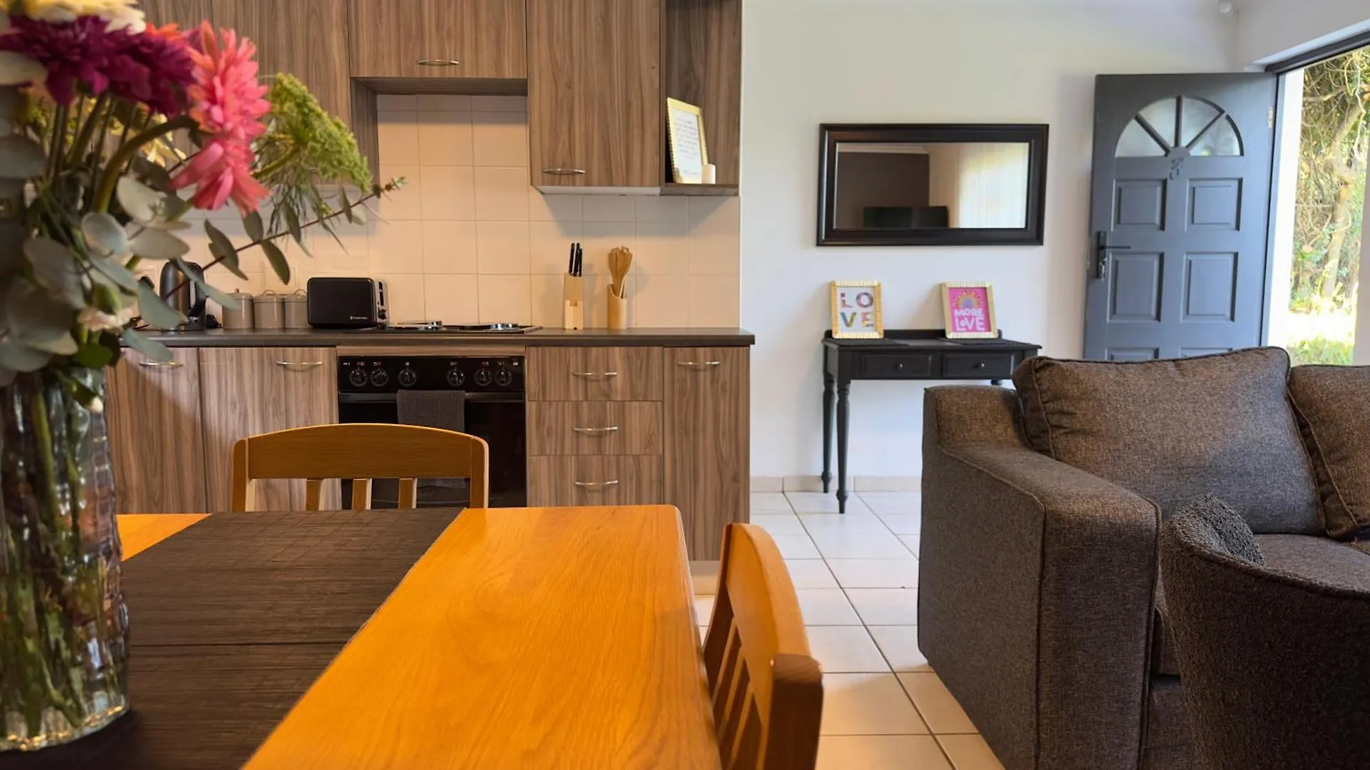 The Vue Gq Apartment Port Elizabeth 0*,